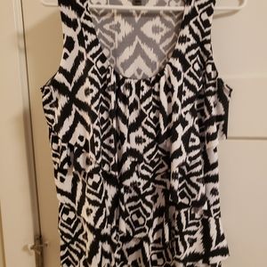 Black/White Denver Hayes blouse w/ruffles